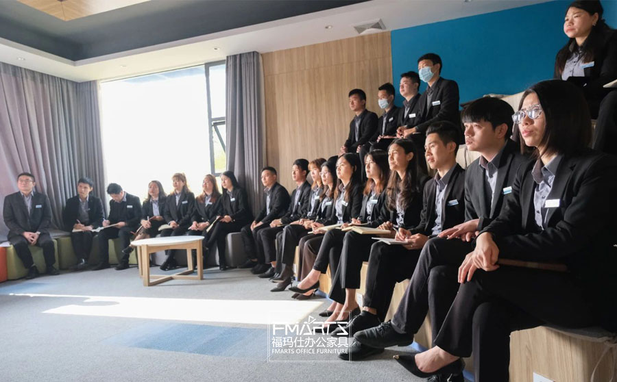 中山市福瑪仕家具有限公司全體銷售人員總結(jié)會現(xiàn)場